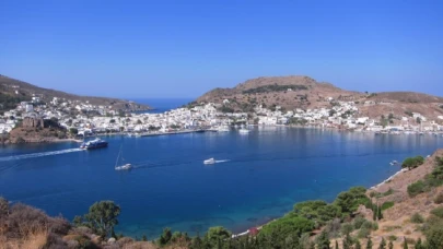Tatil Yapacaklar Dikkat! Patmos Modası Başladı: Ünlüler Akın Ediyor…