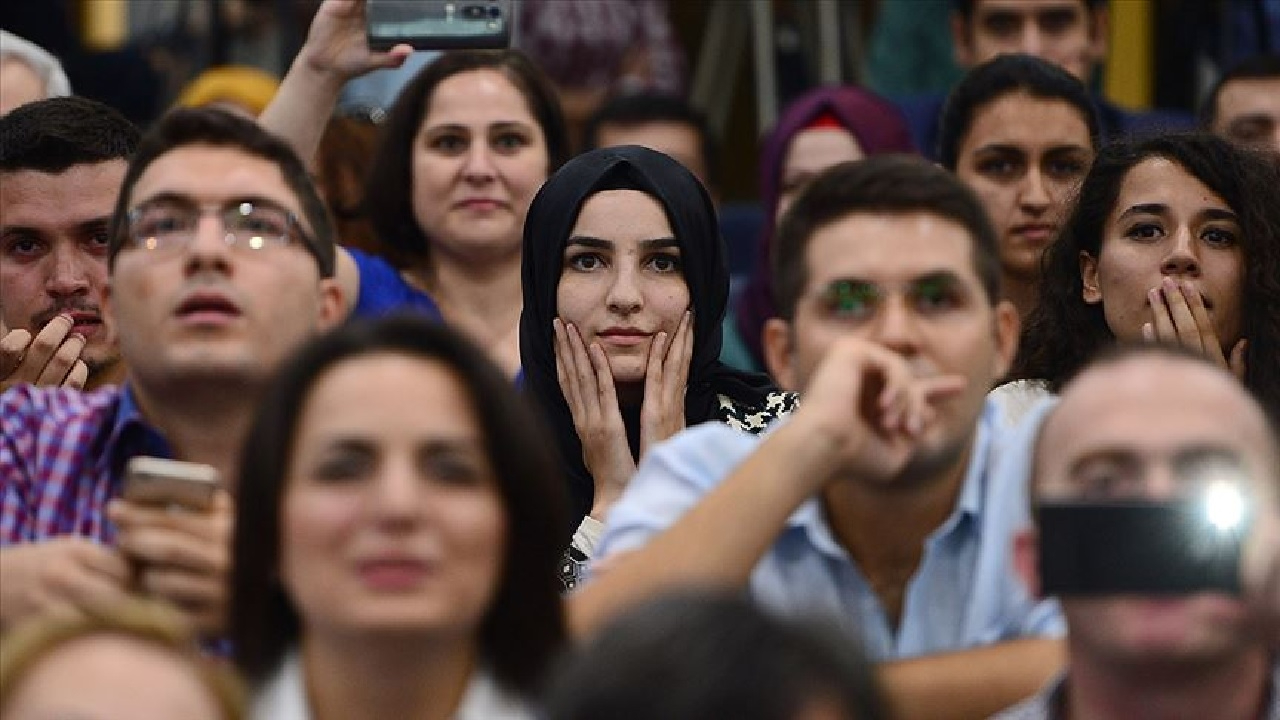 Öğretmen Adayları Müjde! Beklediğiniz Haber Geldi: 15.000 Öğretmen Ataması Yapılacak